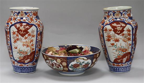 A pair of Imari vases and a modern bowl